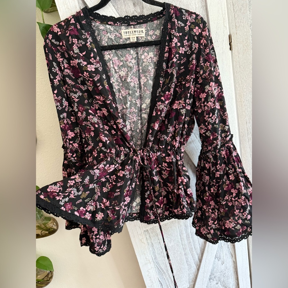 NWOT *Idyllwind Black and Pink Floral Blouse/cardigan Top Layer - Picture 3 of 16